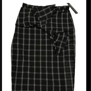 Brook Shields NWT Timeless Black and White Tweed Skirt,‎ Size XXS.